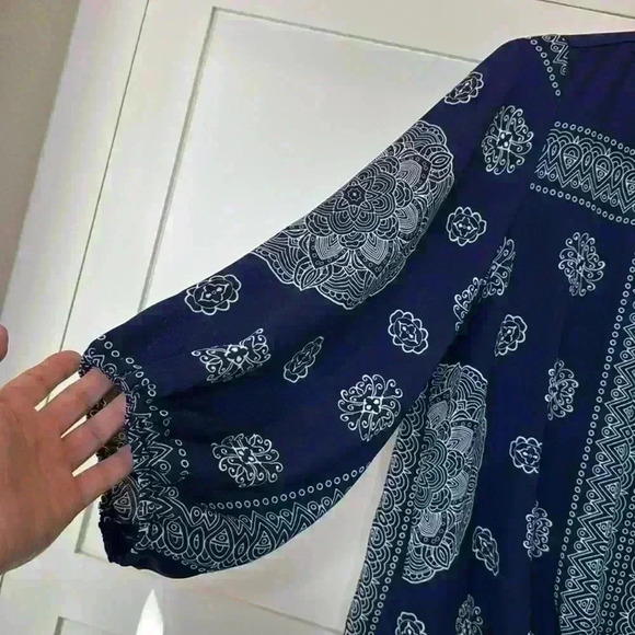 Vince Cumato Boho style Navy Blue with Tie in front size Small 3/4 sleeve - Picture 7 of 13